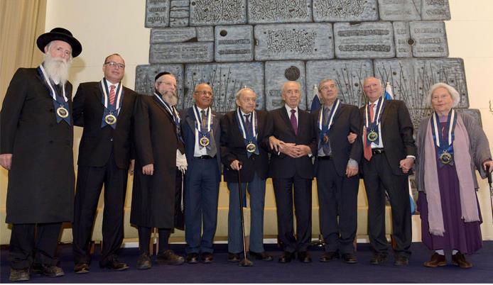 ژاک ماهفر در مراسم دریافت مدال از رئیس‌جمهور اسراییل